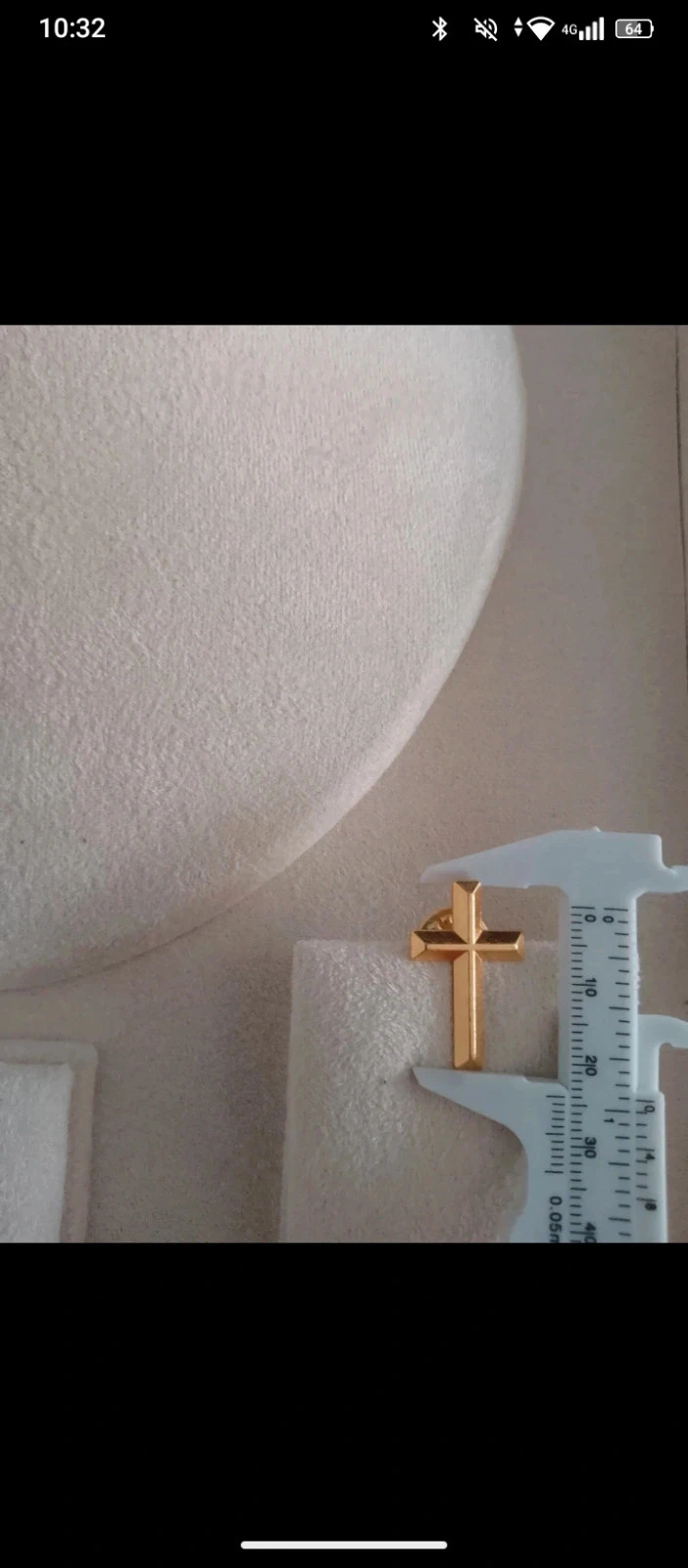 Broche pin's croix acero dorado – photo 2